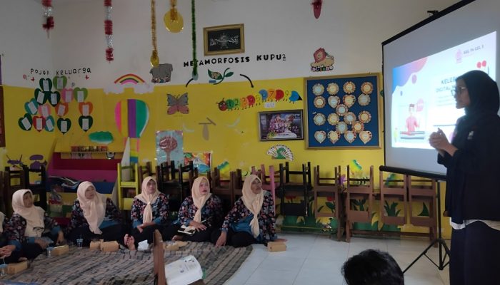 Inovasi Digital untuk Kemajuan Desa, PMM UMM Kelompok 74 Gelombang 3 Giatkan Sosialisasi Digital Marketing di Dusun Sonokembang