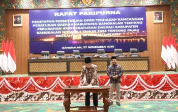 Wakil Bupati Moch. Fauzan Tegaskan Pemkab Bangkalan Berkomitmen Melaksanakan Perubahan Regulasi Raperda Pajak dan Retribusi Daerah 3 Wakil Bupati Moch. Fauzan Tegaskan Pemkab Bangkalan Berkomitmen Melaksanakan Perubahan Regulasi Raperda Pajak dan Retribusi Daerah