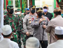 Panglima TNI dan Kapolri Berdialog dengan Warga Bangkalan di Serbuan Vaksinasi