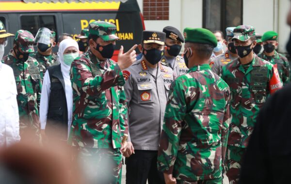 Petugas Penanganan Covid-19 di Bangkalan Mendapat Support Panglima TNI dan Kapolri 1 Petugas Penanganan Covid-19 di Bangkalan Mendapat Support Panglima TNI dan Kapolri