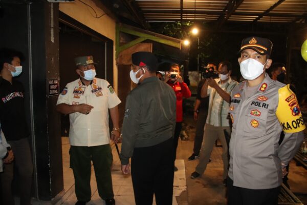 Bupati Sumenep Pantau Langsung Aktivitas Cafe dan Rumah Makan di Hari Pertama PPKM Darurat