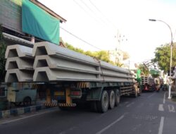 Warga Resah, 8 Truck Ganggu Jalan Umum