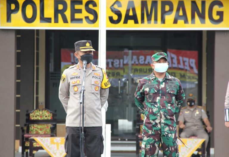 Bantu Ringankan Beban Hidup Masyarakat, Polres dan Kodim Sampang Salurkan 5 Ton Beras dan Paket Sembako