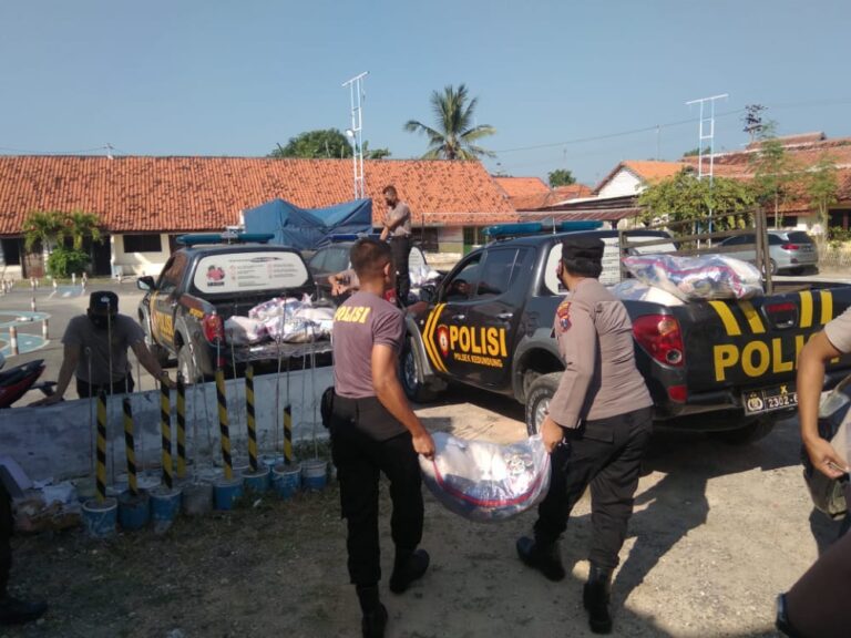 Peduli Masyarakat Terdampak PPKM Darurat, Polres Sampang Gelontorkan 52 Ton Beras