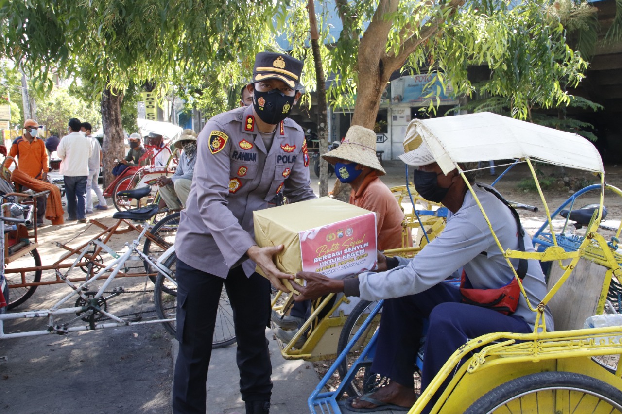 Berbagi Senyum untuk Negeri, Alumni Akpol 2000 Polres Sumenep Gelar Bhakti Sosial