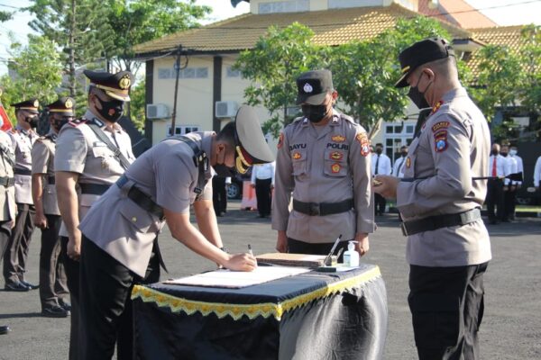 Beberapa Perwira Polres Sampang di Mutasi, Ini Dia Penggantinya 1 Beberapa Perwira Polres Sampang di Mutasi, Ini Dia Penggantinya
