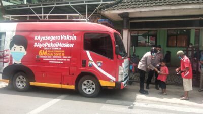 Mobil Gerai Vaksin di Bangkalan Dioperasikan, Kapolres: Ayo Segera Vaksin dan Jangan Lupa Pakai Masker