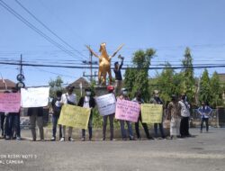 Soroti Kinerja OPD, Puluhan Mahasiswa Demo Kantor Bupati Sumenep