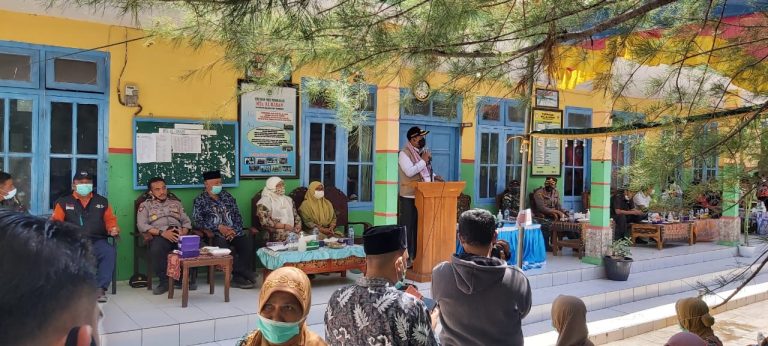 Forkopimda Sumenep Gelar Vaksinasi di Pulau Giligenting