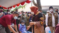 Berkunjung ke Bangkalan, Mensos Pantau Vaksinasi dan Penyaluran Bantuan