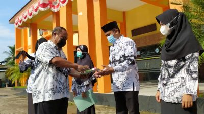 Kepala SMKN 1 Sumenep Nobatkan 3 Guru Sebagai Percontohan di Hari Guru Nasional
