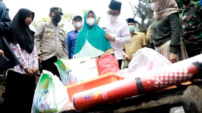 Mas Tamam Sambangi Langsung Warga yang Rumahnya Hangus terbakar untuk Serahkan Bantuan