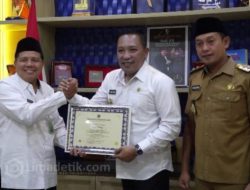 H.Slamet Junaidi Terima Penghargaan dari Kemenag RI