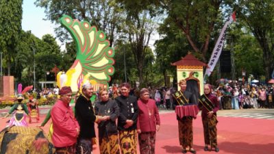 Prosesi Hari Jadi Sumenep ke-753, Bupati Fauzi Launching UHC Sebagai Hadiah untuk Masyarakat