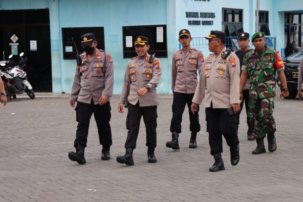 Jelang Nataru, Kapolres Sumenep Lakukan Koordinasi dengan 5 Gereja dan Bagikan Kitab Suci