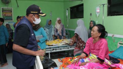 Terjun ke Lokasi, Bupati Sumenep Ingin Memastikan Penyebab Banjir di Pragaan