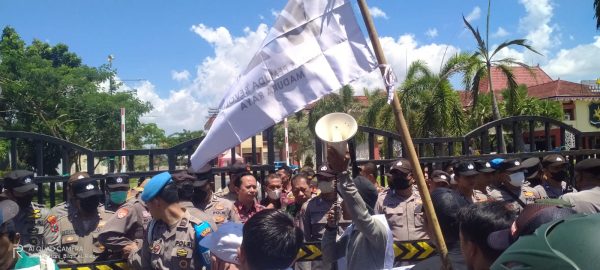 Pupuk Sekarat, Petani Melarat, MPR Madura Raya Demo Pemkab Sumenep