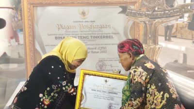 Kelompok Seni Tinkerbel Dapat Penghargaan Gubernur Jatim