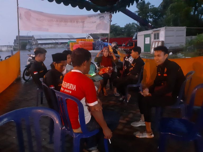 Warga Kepulauan di Terminal Pelabuhan Kalianget Keluhkan Kehabisan Uang Saku