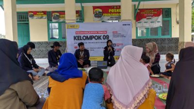 Abdimas Universitas Trunojoyo Madura Manfaatkan Limbah Daun Sebagai Ecoprint di Desa Semaan