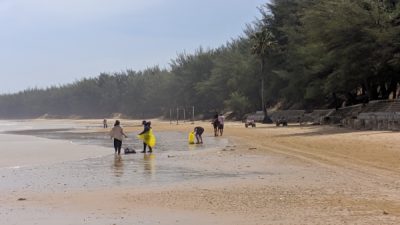 Pantai Slopeng Sumenep, Pilihan Aksi Bersih Abdimas Universitas Trunojoyo Madura