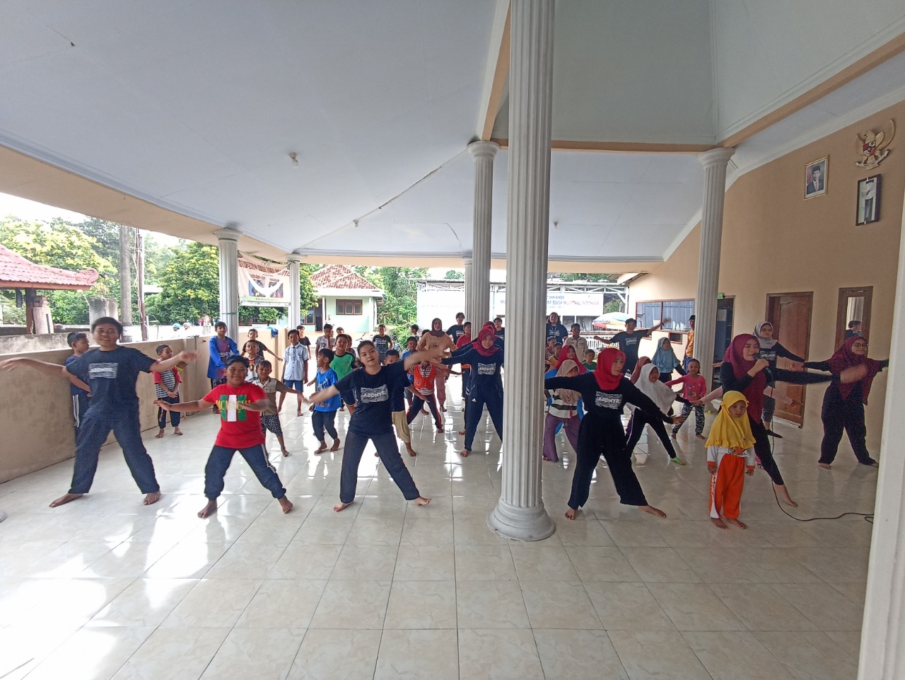 ABDIMAS Universitas Trunojoyo Madura Meriahkan Desa Gili Anyar Melalui Program Kampung Ceria 3 ABDIMAS Universitas Trunojoyo Madura Meriahkan Desa Gili Anyar Melalui Program Kampung Ceria