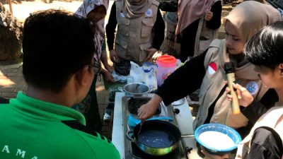 Mahasiswa KKN-T UTM Sosialisasikan Manfaat Bunga Telang