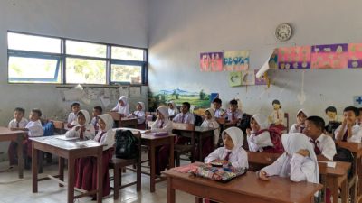 Pendidikan Literasi Bentuk Abdimas Universitas Trunojoyo Madura Untuk SDN Semaan 1