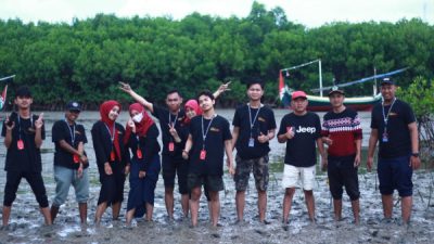 Peduli Lingkungan, Mahasiswa KKN-T 28 UTM Gelar Konservasi Lahan Mangrove