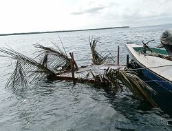 Melalui Dana CSR SKK Migas KEI, Kades Saur Saebus Pasang 10 Rumpon Laut