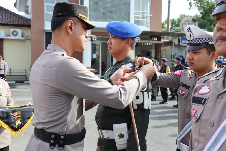 Kapolres Pamekasan Pimpin Langsung Apel Gelar Pasukan Operasi Keselamatan Semeru 2023