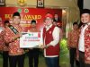 Mas Tamam Beri Reward untuk Perawat Teladan di Pamekasan