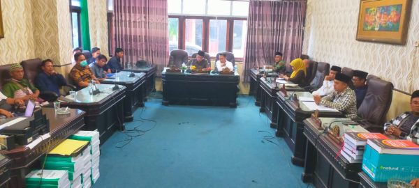 Mengadu ke Dewan, Warga Minta Penggarapan Lahan Garam Dihentikan