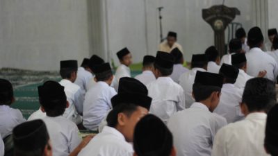 Pesan KH AWK Kepada Para Santri An Nawari Saat Penutupan Kegiatan Pondok Ramadhan