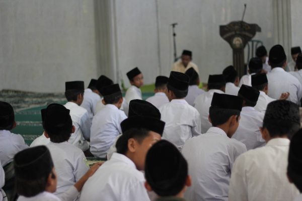 Pesan KH AWK Kepada Para Santri An Nawari Saat Penutupan Kegiatan Pondok Ramadhan