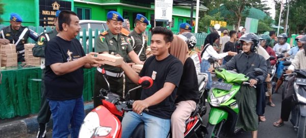 Bersama Supdenpom V/4-3, CV Ayunda Berbagi Ratusan Takjil dan Santuni Anak Yatim
