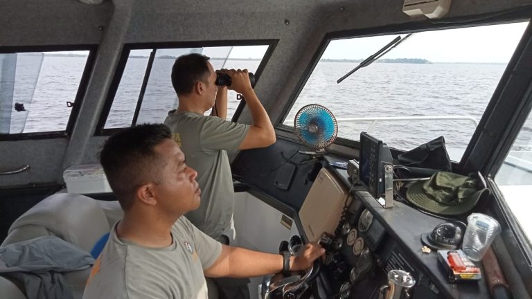 Cari Korban Kapal SB Eveline Calista 01, Bakamla RI Sisir Sungai Tawar
