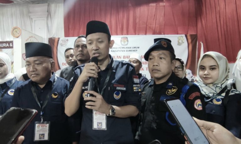 Ketua DPD Nasdem Sumenep Antarkan Berkas Bacaleg