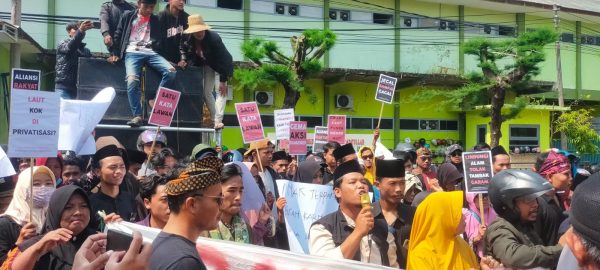 Buntut Pantai Gersik Putih Disertifikat, Warga Demo Kantor BPN Sumenep Tuntut Batalkan SHM