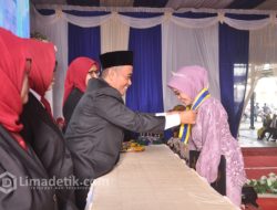 Prosesi Wisuda SMAN 1 Ketapang Sampang, Kepala Sekolah: Tetaplah Menjadi Manusia Terpelajar