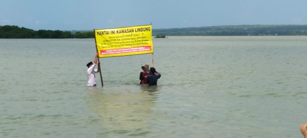 Pasang Plakat, Warga Ancam Pidanakan Pengrusak Laut