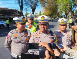 Peduli, Satlantas Polres Bondowoso Beri Telur dan Migor Pengendara Patuh Lalu Lintas 2 Peduli, Satlantas Polres Bondowoso Beri Telur dan Migor Pengendara Patuh Lalu Lintas