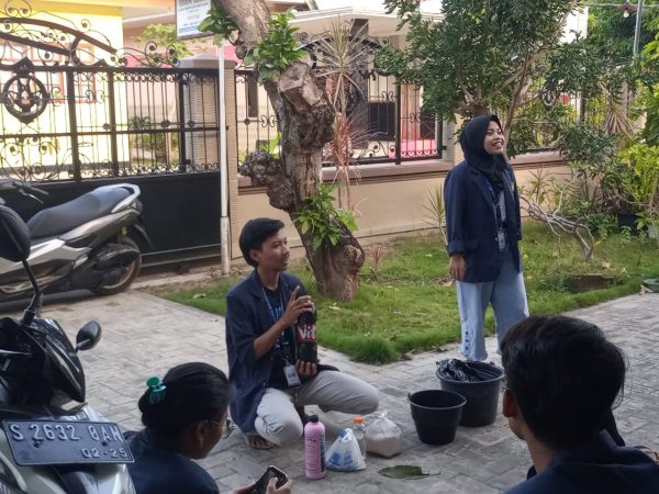 UMKM Desa Talango Sumenep dalam Pengolahan Hasil Perikanan Jadi Olahan Kerupuk Bersama Mahasiswa KKN 58 UTM
