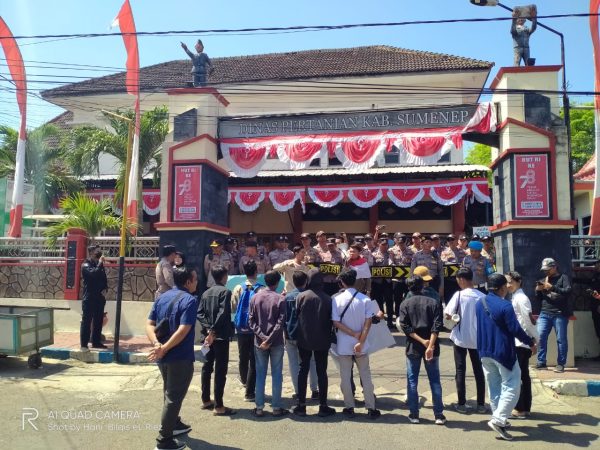 Aliansi Amanat Rakyat Demo DKPP Sumenep, Minta Pertanggung Jawaban Kasus Penyelundupan Pupuk Bersubsidi