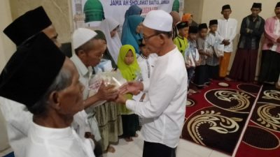 Sambut Muharram 1445 H, Jamaah Baitul Jannah Santuni Puluhan Anak Yatim dan Ratusan Kaum Duafa