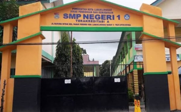 SMPN 1 Linggau Diduga Jual LKS