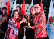 Mas Tamam Raih Penghargaan Sebagai Tokoh Pembina Koperasi Terbaik