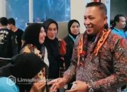 Lomba Fashion Batik se Madura, Dua Komunitas Ini Berhasil Membuat H. Slamet Junaidi Tersenyum