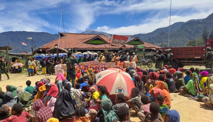 Sinergitas TNI-Pemda Kabupaten Puncak Atasi Kesulitan Masyarakat Gome
