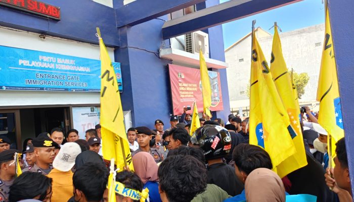 Tolak Tambang Ilegal, Aksi PMII Sumbawa Diwarnai Kericuhan